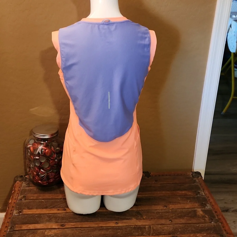 Nike Dri-Fit Running Gear with Tank and Shrug (0741) - Picture 3 of 11